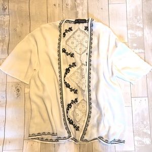 Short Sleeve Embroidered Kimono Top